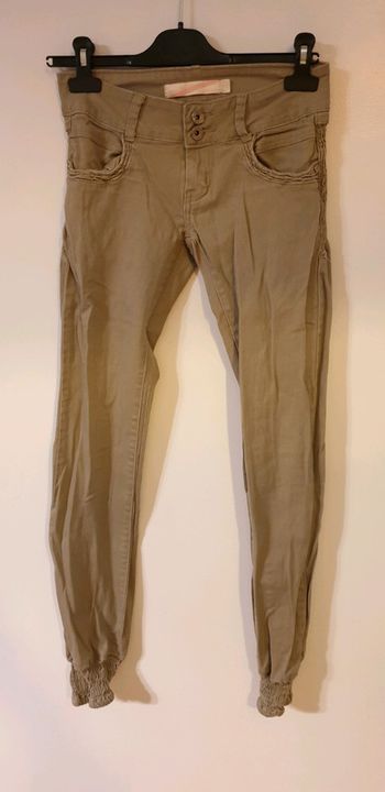 Pantalon resserré au cheville