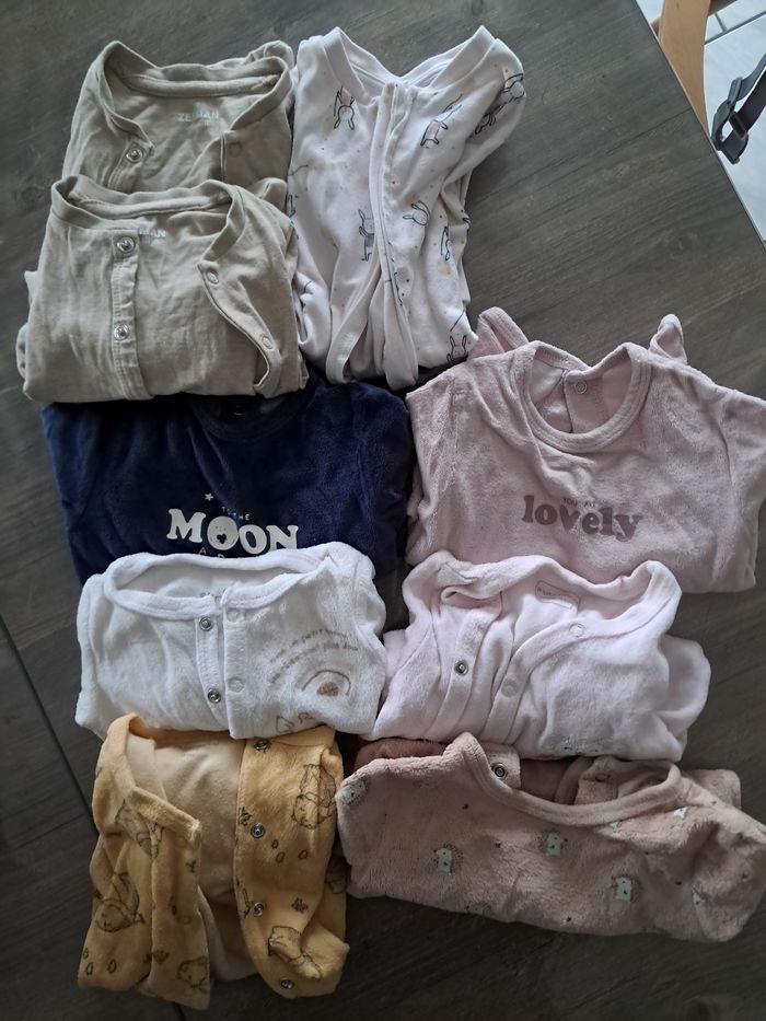 Lot de 31 vêtements bébé taille 1 mois - photo numéro 2