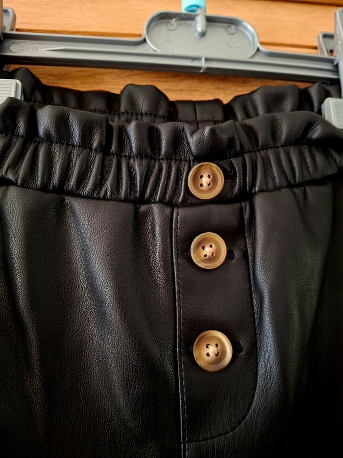 Short en cuir kiabi 7ans - photo numéro 2
