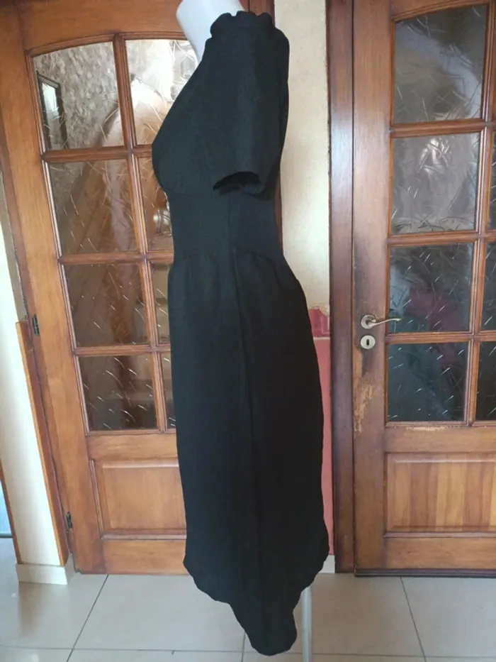 Robe noire cintrée - photo numéro 4