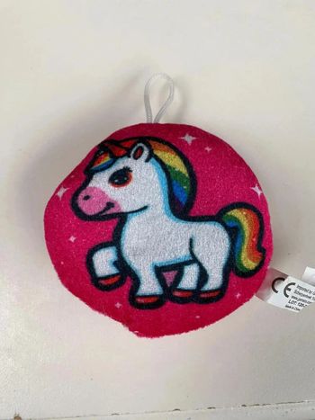 Petite peluche licorne à accrocher rose