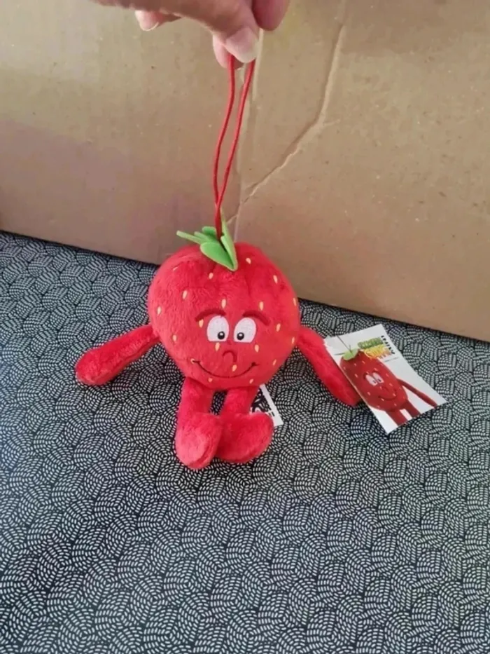 Peluche fraise goodness gang