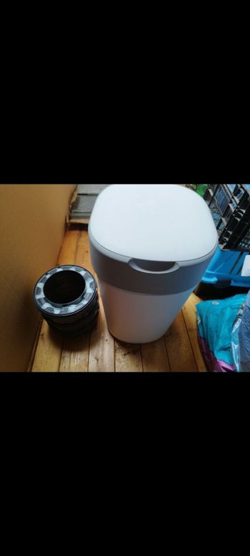 1 Poubelle à couches uniquement 