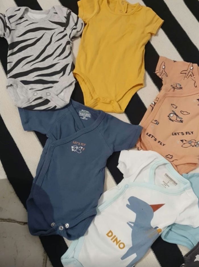 Lot de 8 bodies 1 mois - photo numéro 2