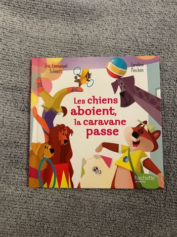 Livre McDo « Les chiens aboient, la caravane passe » Collection « Il était un dicton » 2021