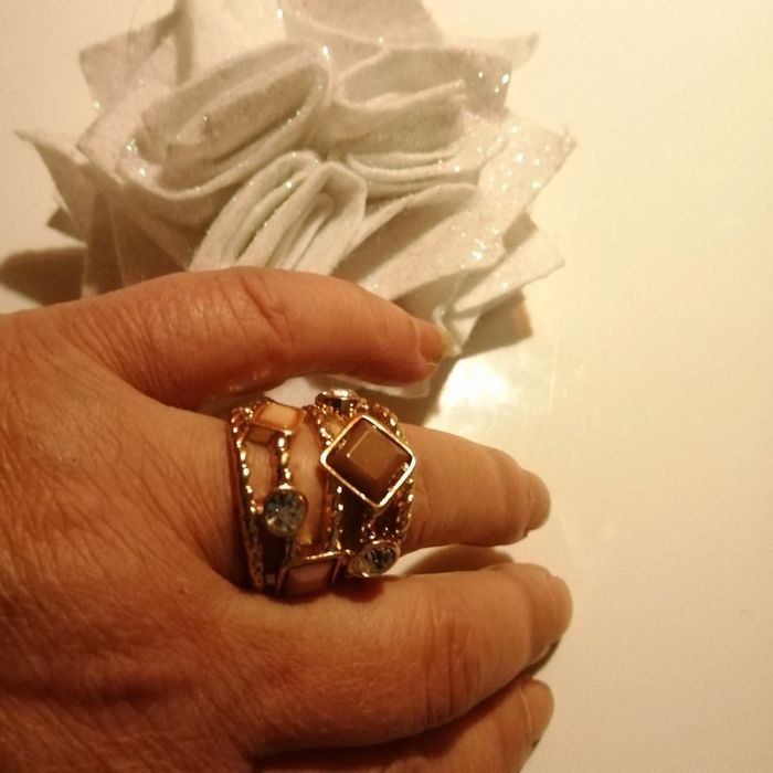 🌸Bague dorée multi-rangs sertie de cristaux Neuve T. 57🌸 - photo numéro 3