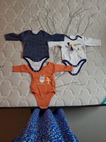 Lot 1 bodies 3 mois