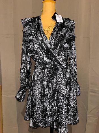 Robe noire et blanche doré taille 42 neuve