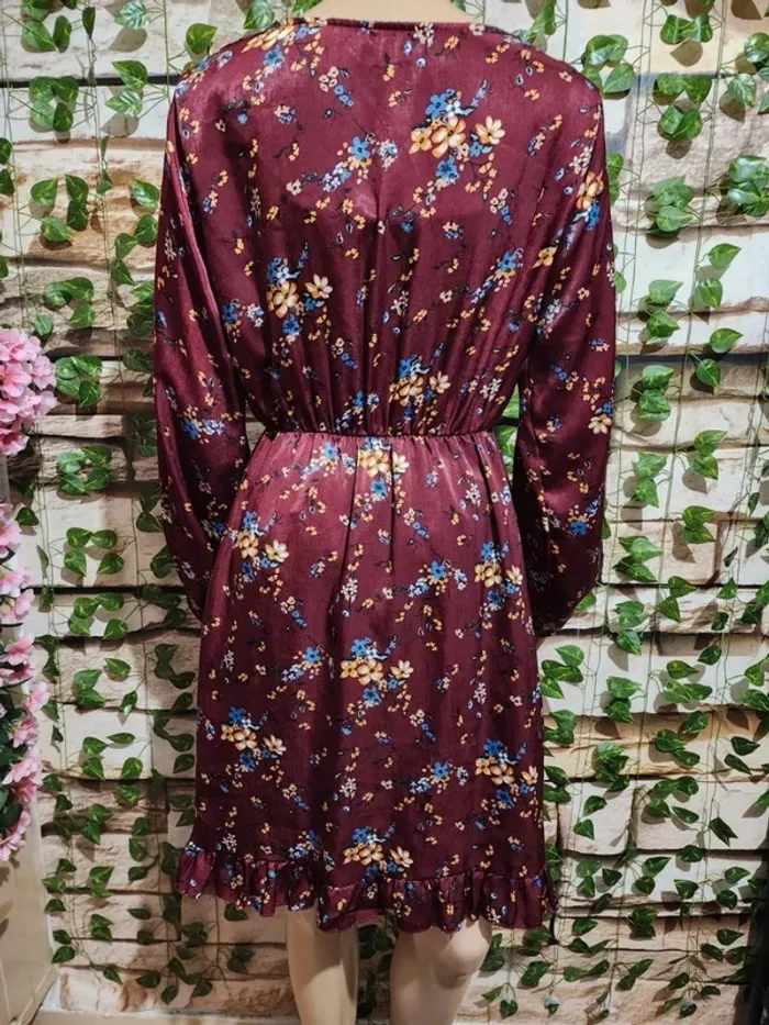 🌸Robe satin Bordeau fleurie Bluroyal Taille 36🌸 - photo numéro 8