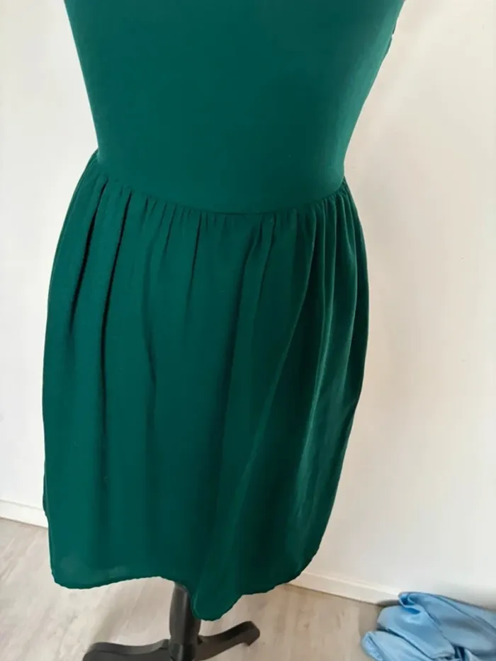 La petite robe verte Zara taille 34 - photo numéro 3