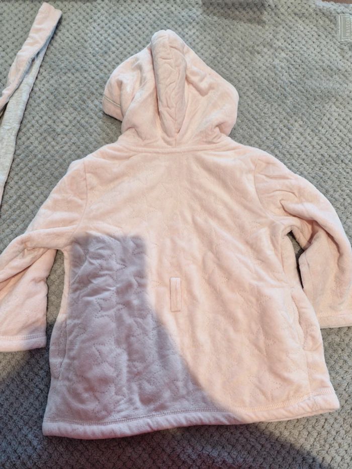Superbe robe de chambre Okaïbi fille 2 ans rose chaude - photo numéro 6