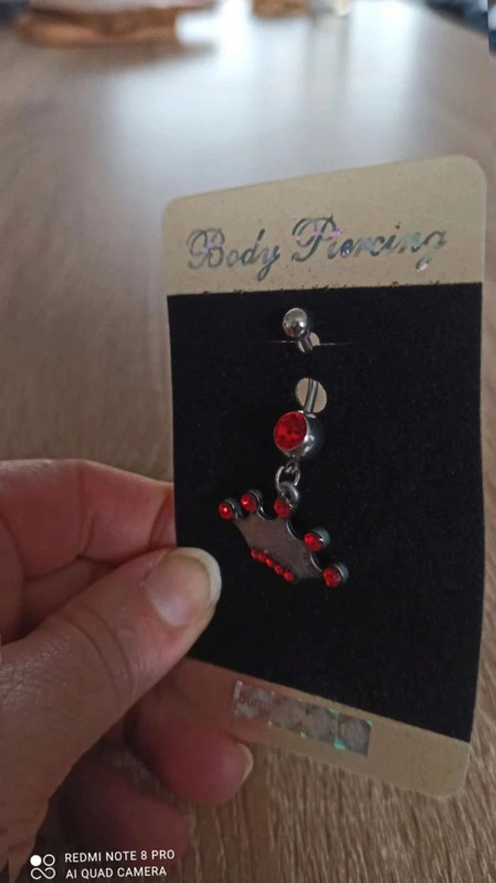 Piercing  couronne argenté rouge - photo numéro 4