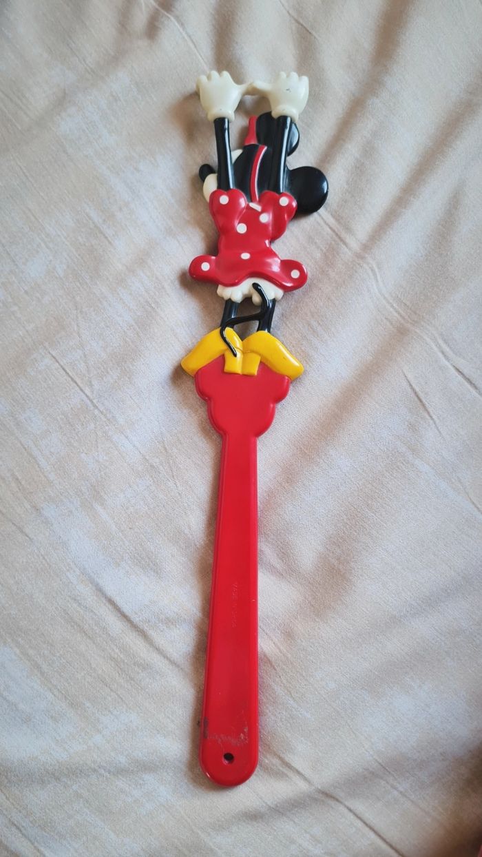MINNIE Disneyland Paris CHAUSSE-PIED + GRATTE-DOS Souvenir Vintage - photo numéro 2