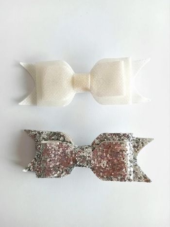 lot de 2 barrettes noeuds pailleté blanc argenté