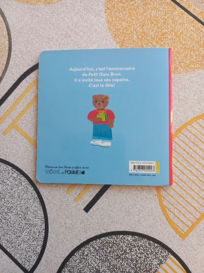 Livre Petit ours brun fête son anniversaire - photo numéro 2