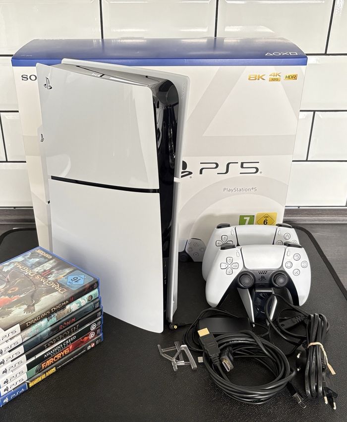 Sony PlayStation 5 Slim - Édition Disque avec 7 jeux et deux manettes