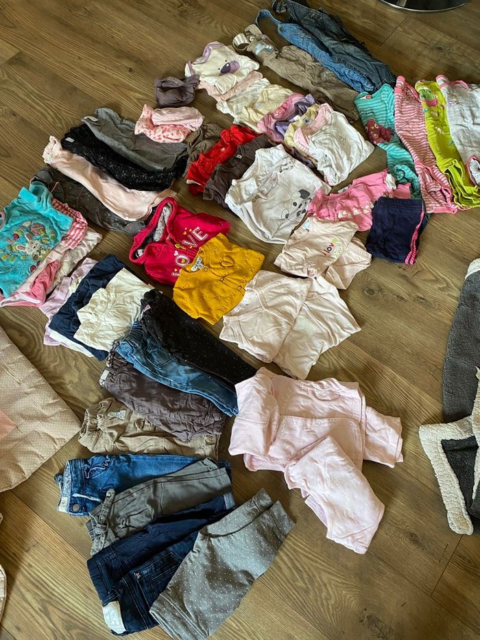 Lot 51 vêtements fille T6 mois - photo numéro 2