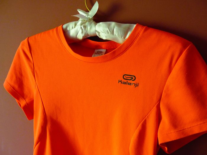t-shirt fille decathlon 16 ans XS orange fluo sport manches courtes - photo numéro 2