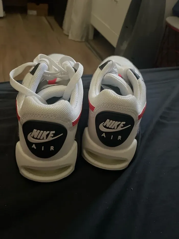 Baskets Nike air Max neuves - photo numéro 3