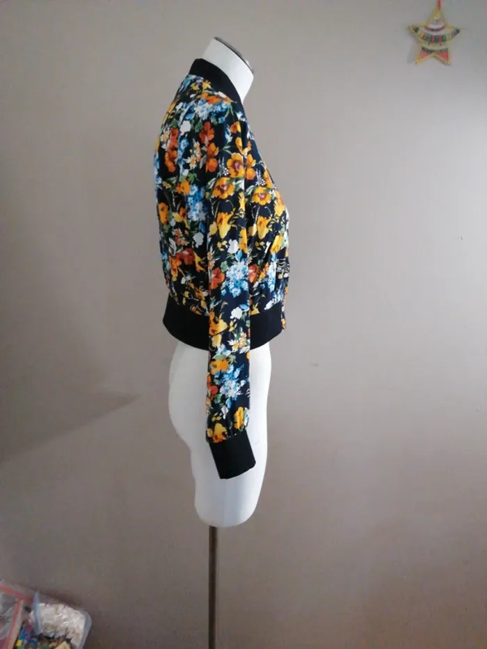 Veste courte fleurie cache cache taille 34 - photo numéro 3