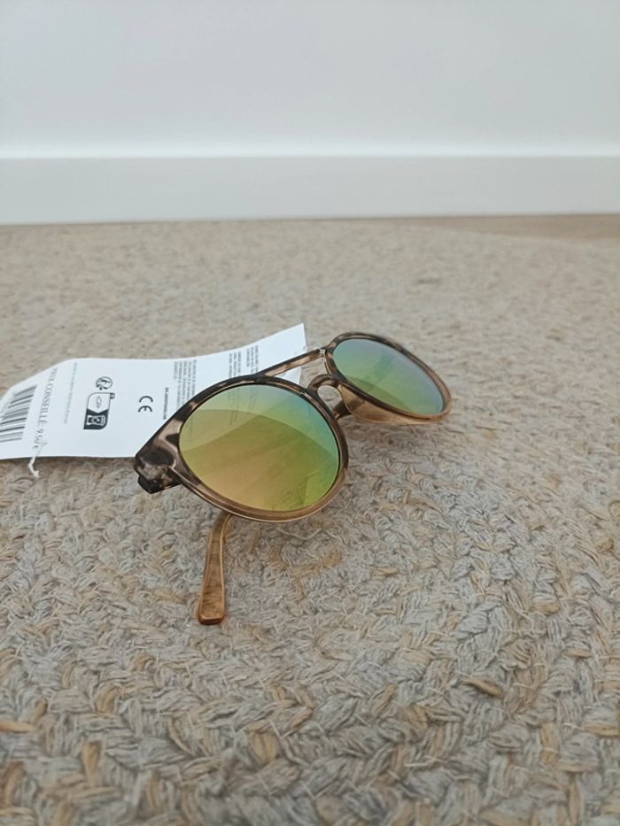 Lunettes de soleil neuves - photo numéro 7