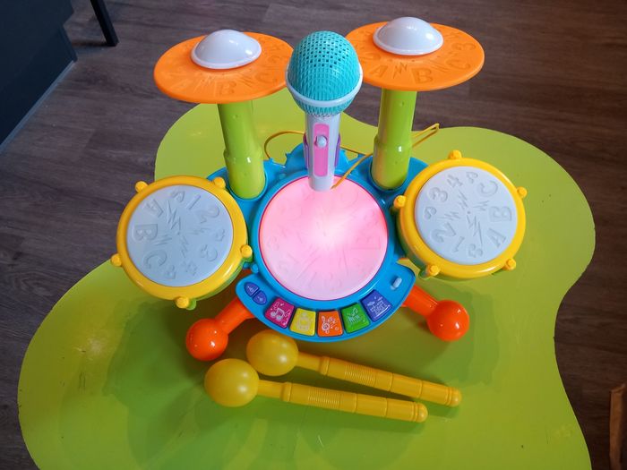 Batterie musicale lumineuse peu utilisée