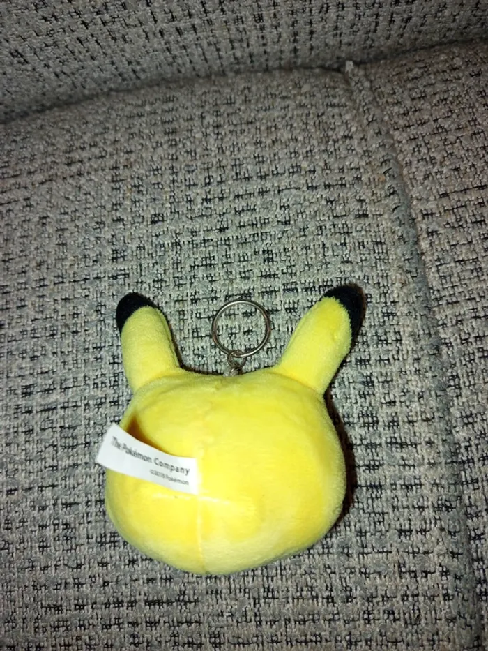 Porte-clés peluche Pokémon - Pikachu - photo numéro 2