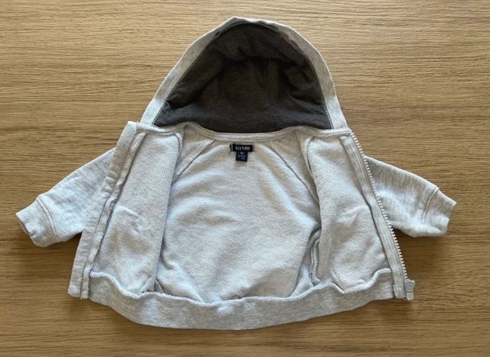 Sweat à capuche Kiabi 1 mois - photo numéro 2