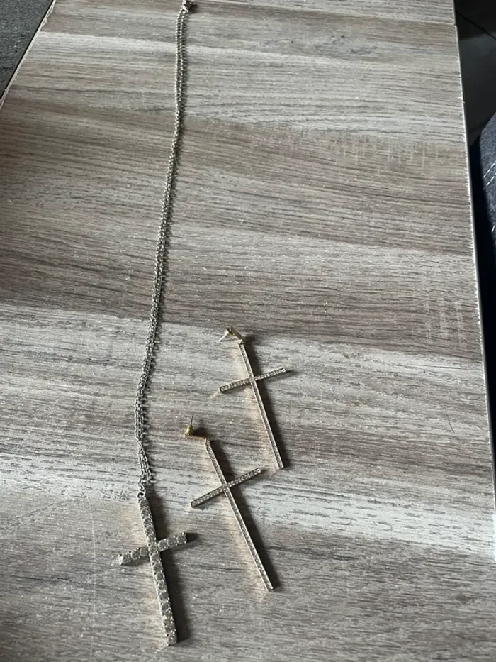 Grande boucles d’oreilles, croix Zara - photo numéro 2