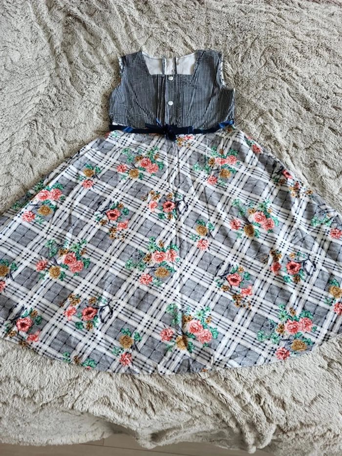 Robe fleurs 32 soit 12 ans neuve