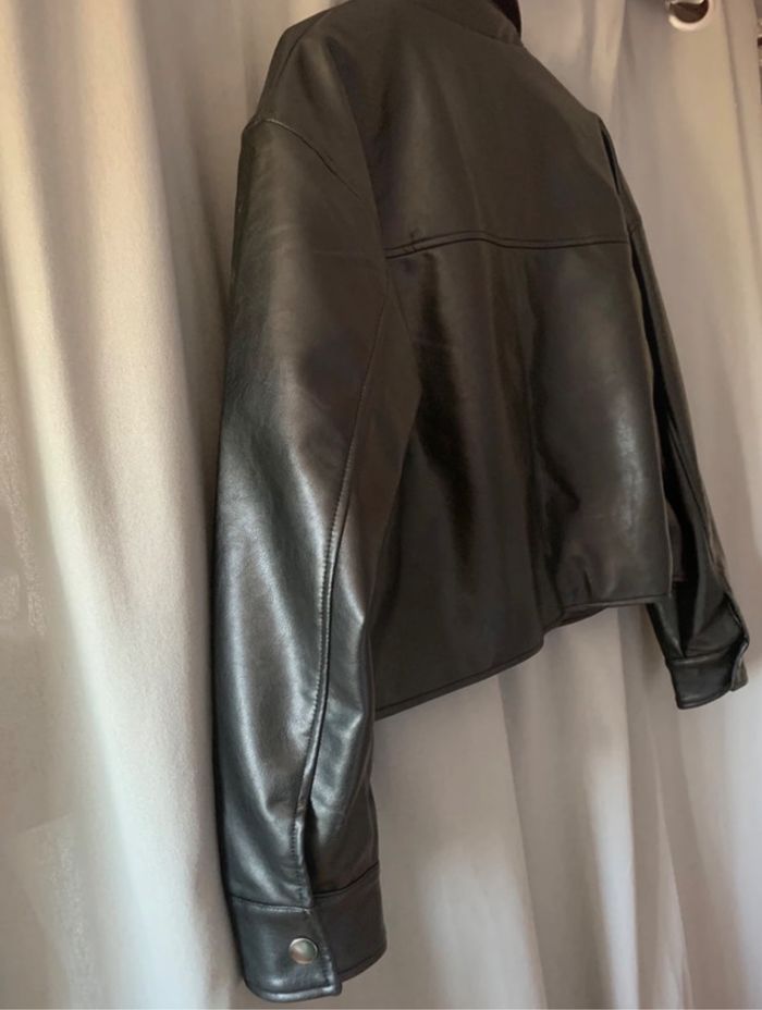 Veste noire en similicuir - photo numéro 3