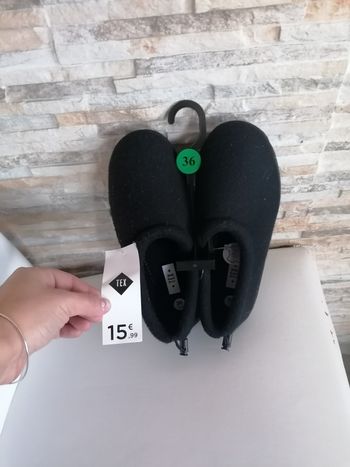 Chaussons / Pantoufles neufs taille 36