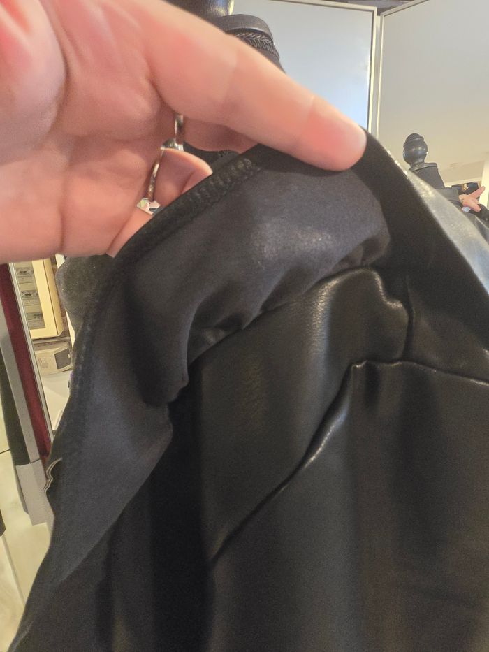 Veste perfecto noire en simili à volants T.44/46 - photo numéro 6