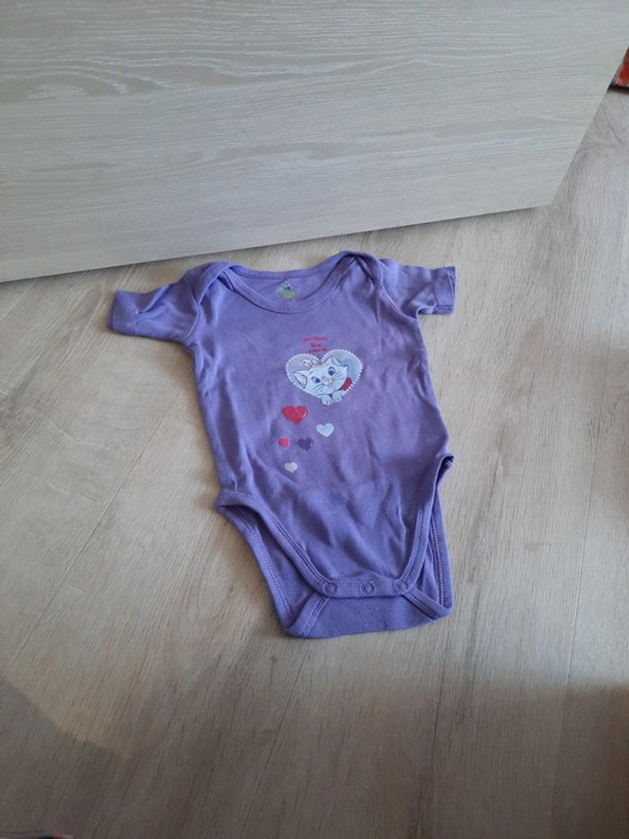 Lot 6 mois bodys et pyjama neuf et tbe - photo numéro 6