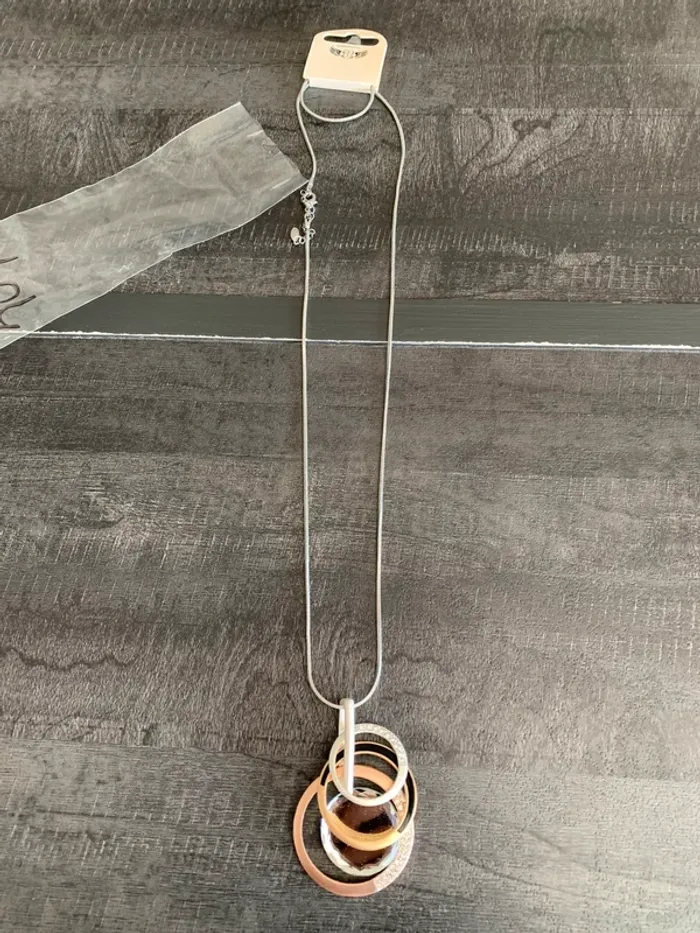 Collier sautoir.