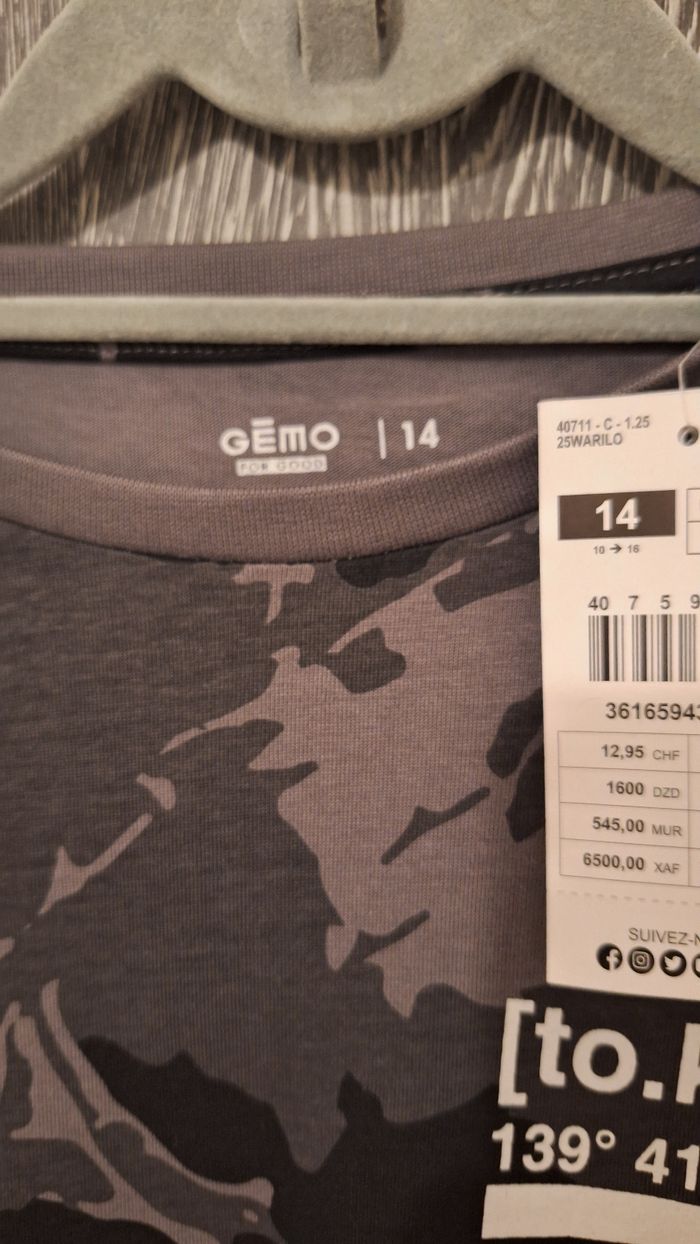 Tee-shirt manches courtes imprimé camouflage gris et noir - photo numéro 3