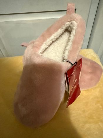 Pantoufle rose à fourrure neuve