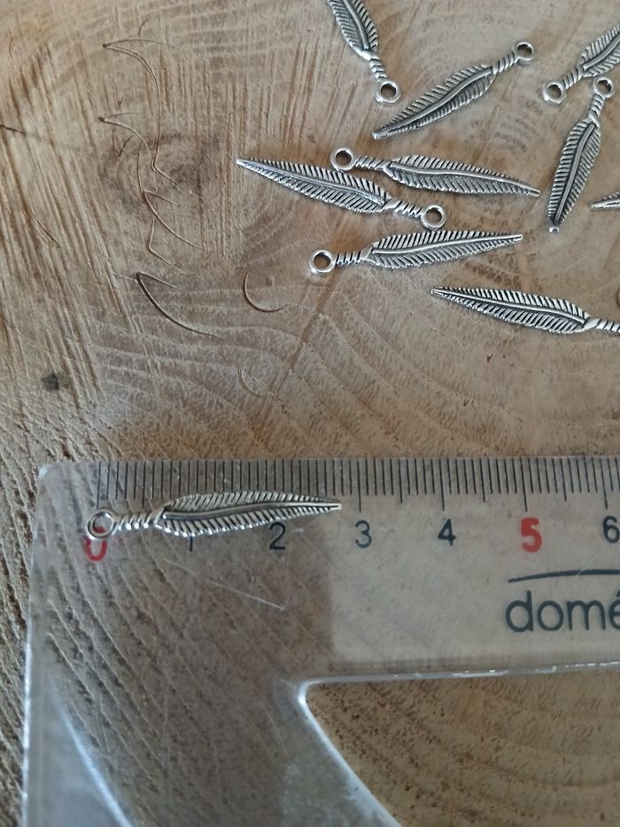 Lot de 22 breloques plumes - photo numéro 3