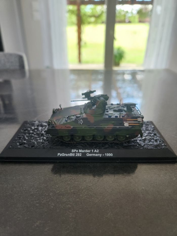 Véhicule militaire miniature