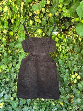Petite robe noire ajourée sur les côtés taille 38