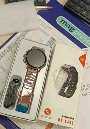 Montre connectée ronde pour femmes neuve