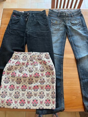 Lot de vêtements jean lee Cooper et jupe
