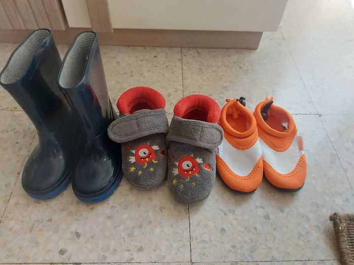Lot chaussure taille 22 23