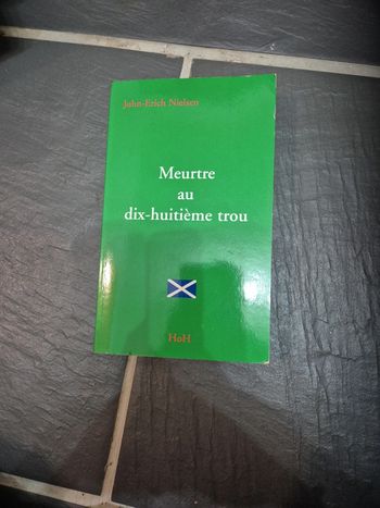 Livre meurtre au dix-huitieme trou