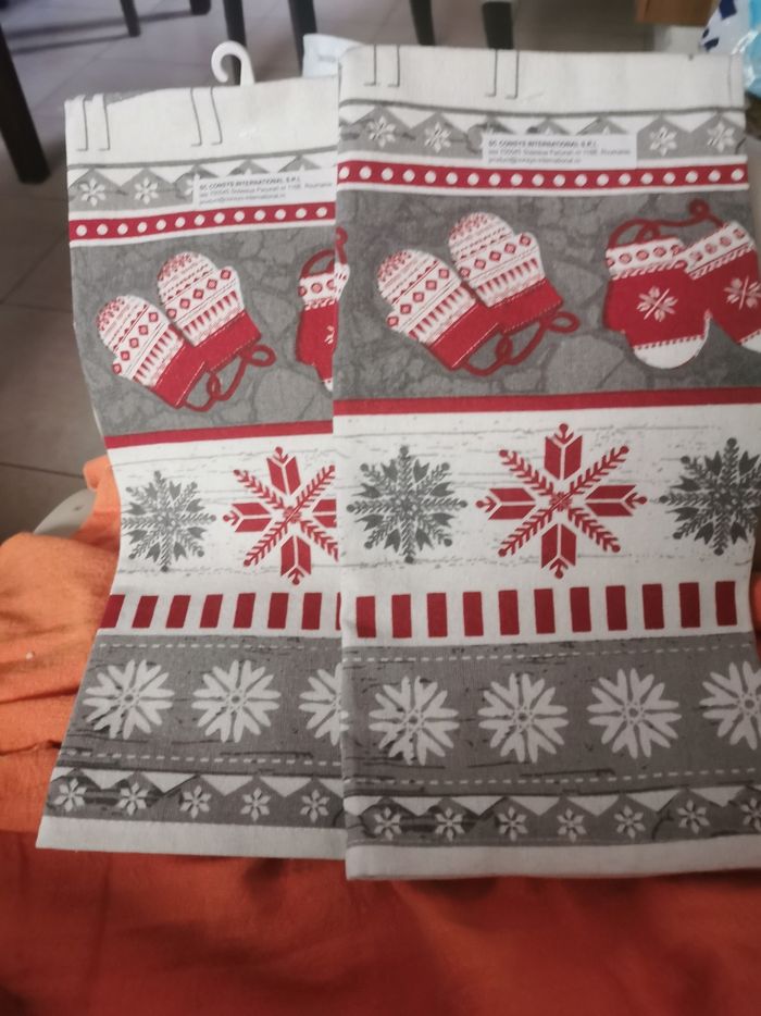 Lot de 2 grands torchons de Noel neufs