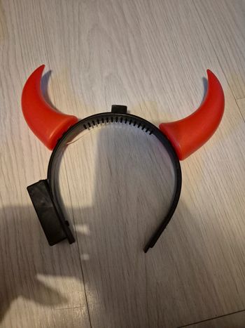 Serre-tête diable neuf