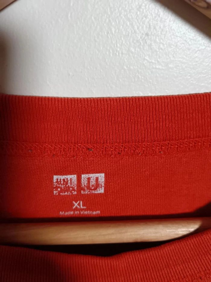 C12 t-shirt orange Uniqlo XL - photo numéro 3
