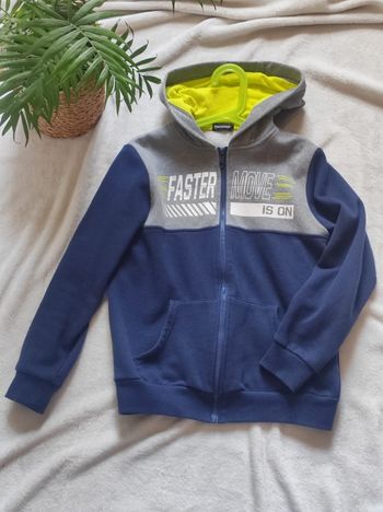 Gilet à capuche 10ans