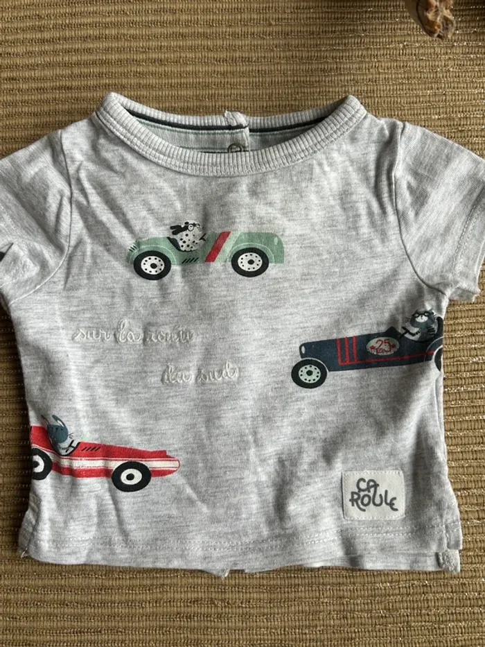 T-shirt taille 1 mois - photo numéro 2
