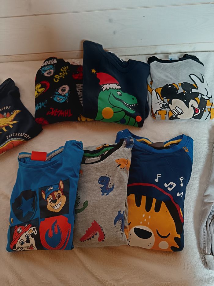 Lots vêtements 7.8 ans - photo numéro 2